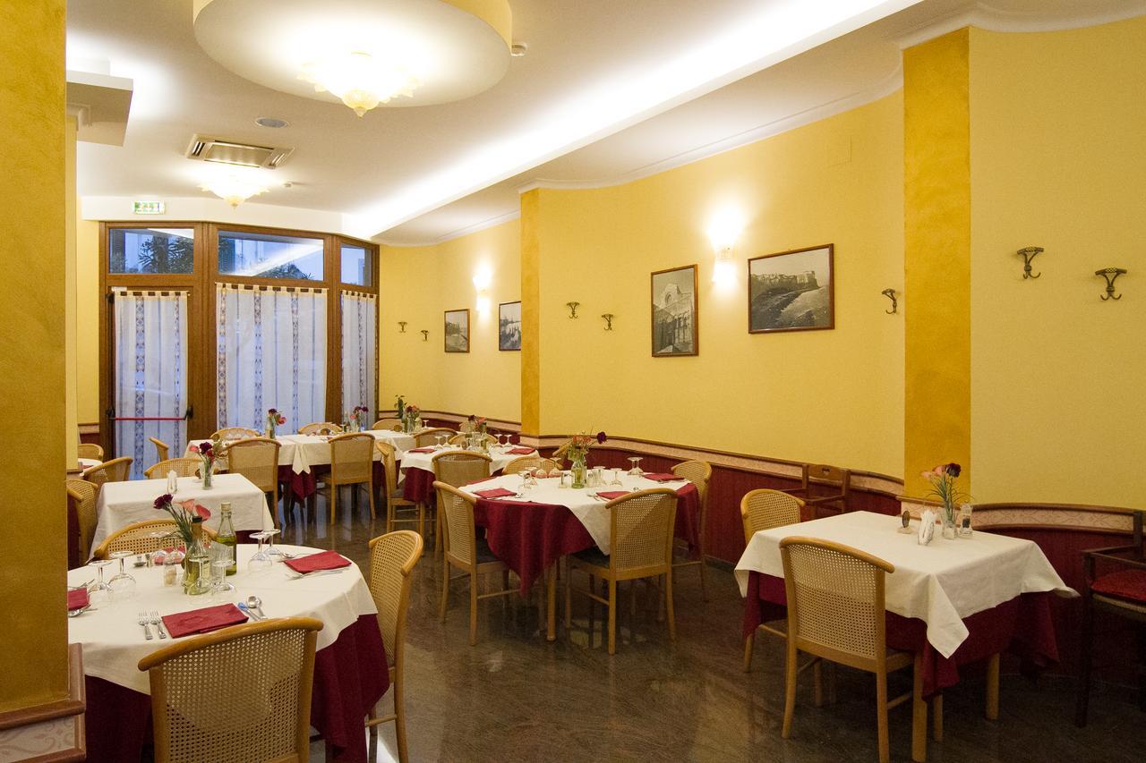 Pensione Al Pescatore Termoli Esterno foto
